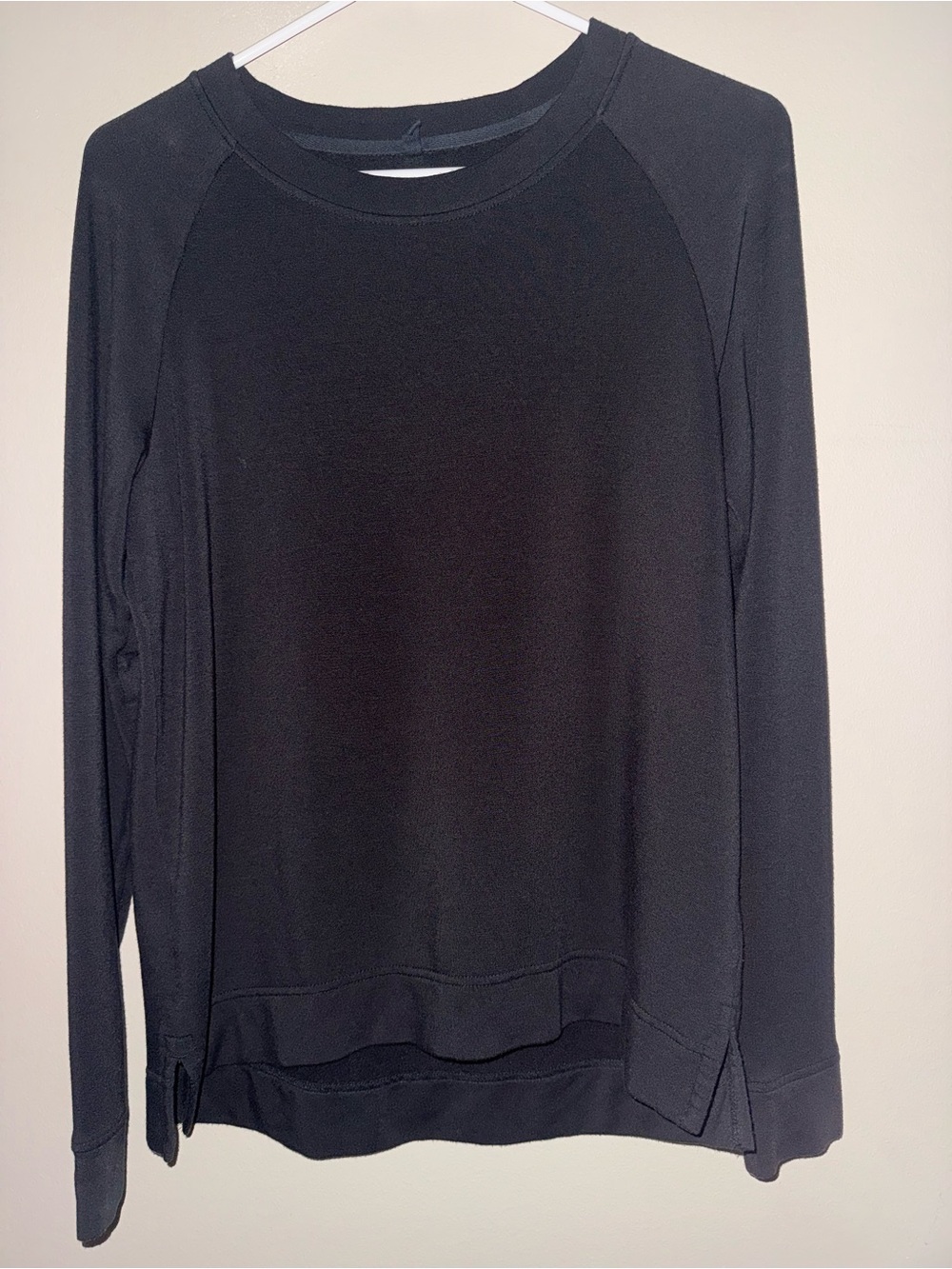 Lou & Grey Black Long-Sleeve Crewneck Sweatshirt